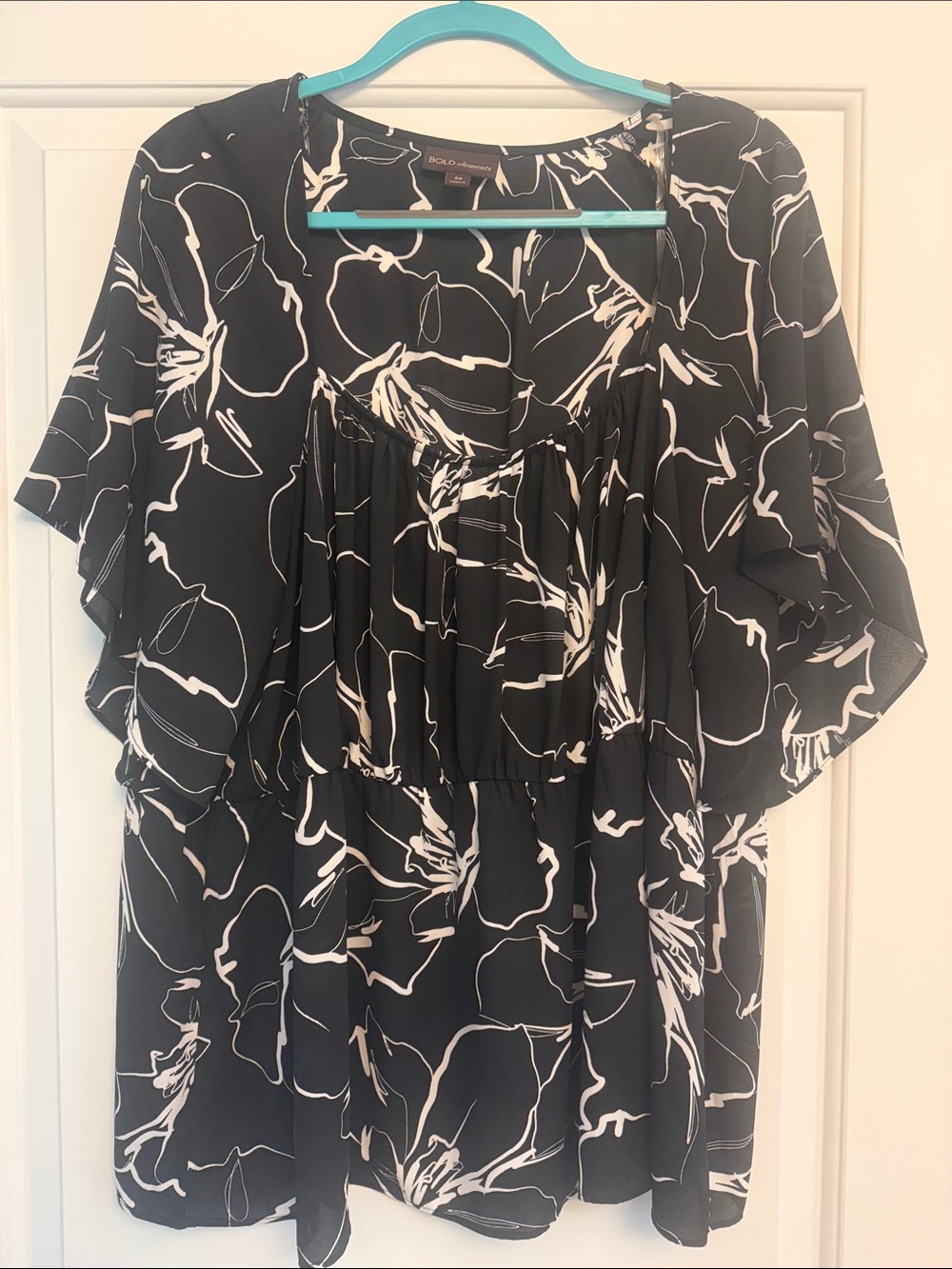 BOLD elements Black & White Floral Flutter Tunic